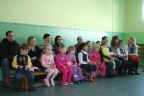 Dzieci obejrzały przedstawienie uczniów klasy II
